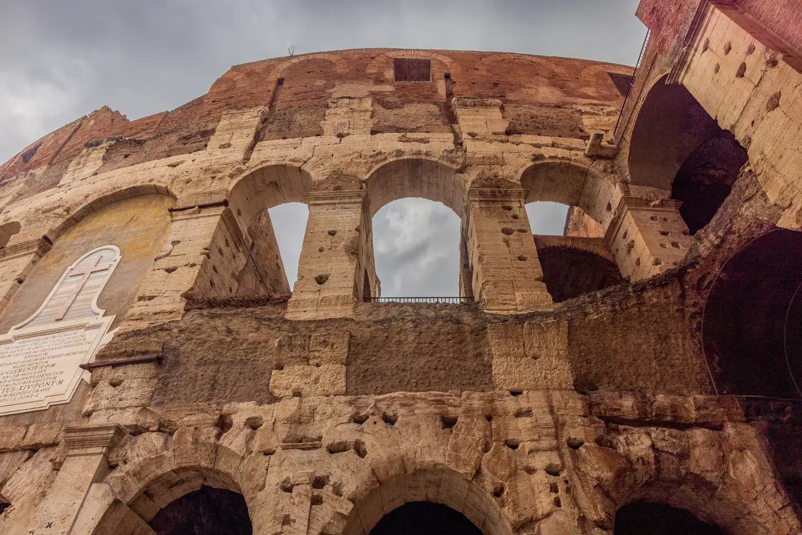 A Colosseum alulról, a boltívekkel