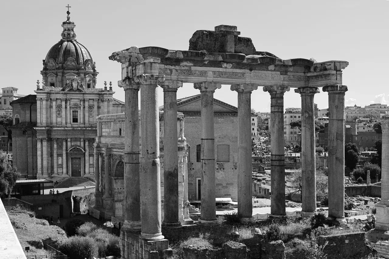A Forum Romanum romjai fekete-fehér felvételen