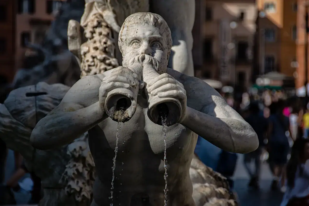 A Tritón-szobor vízsugara a Piazza Navona kútján